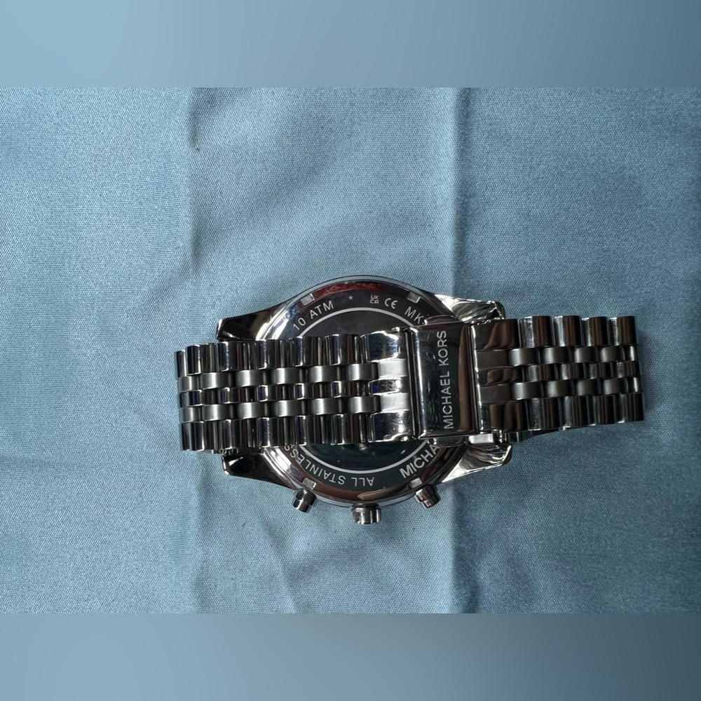 Like knew Michael Kors Oversized Silver-Tone Watch
Style# MK6731 - Picture 3 of 5
